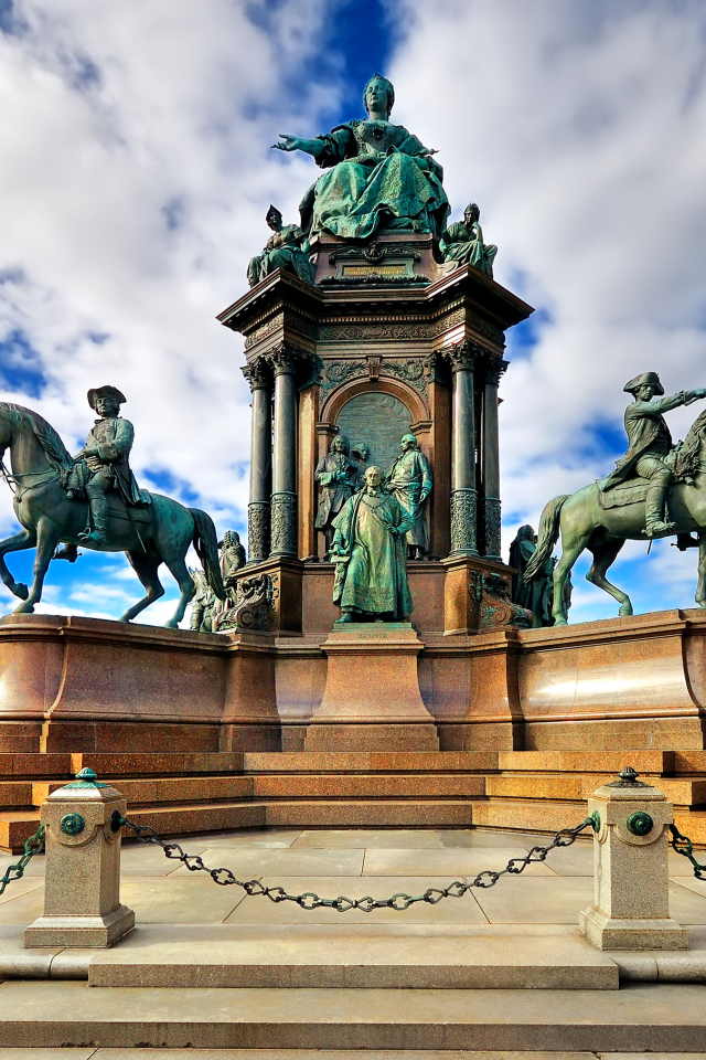 Красивый памятник Марии Терезии, Вена. Австрия 