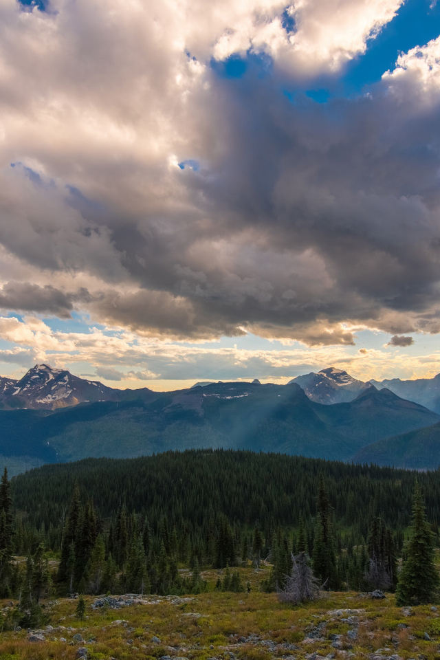 Облака над национальным парком Глейшер, Канада 