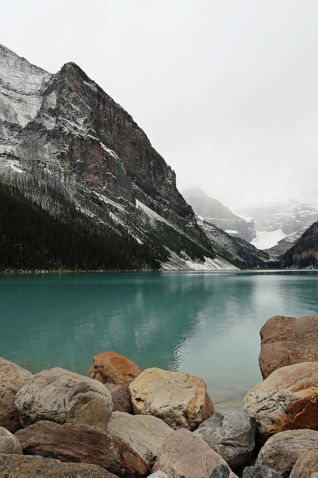 Озеро в  национальном парке Кутеней, Канада 