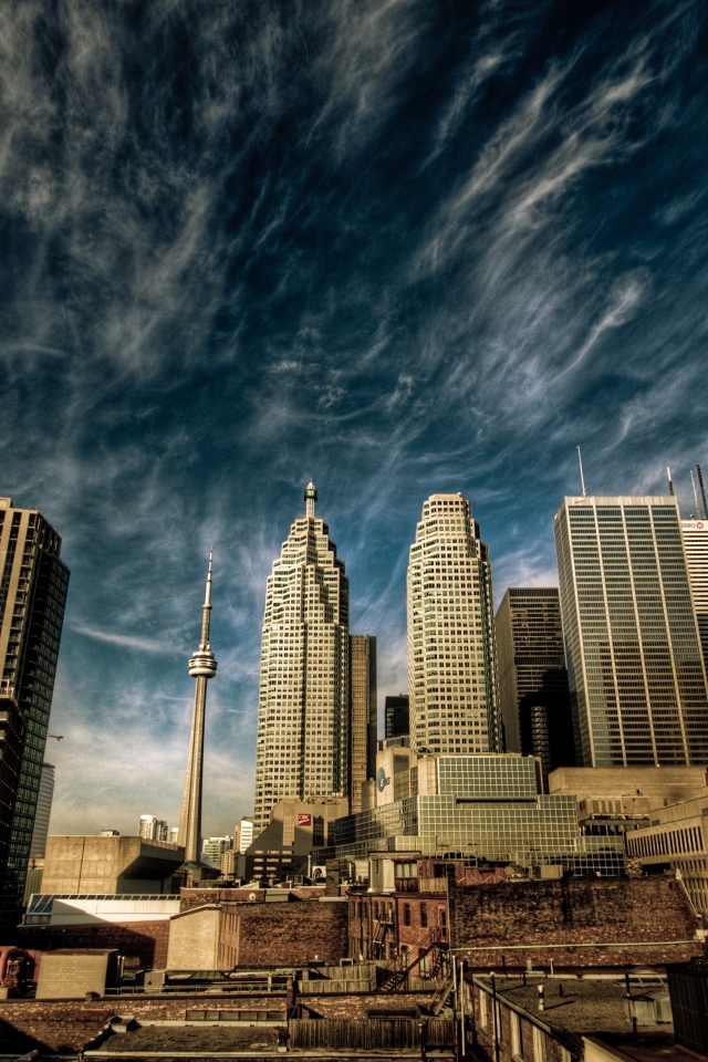 Вид на небоскребы города Торонто под красивым небом, Канада