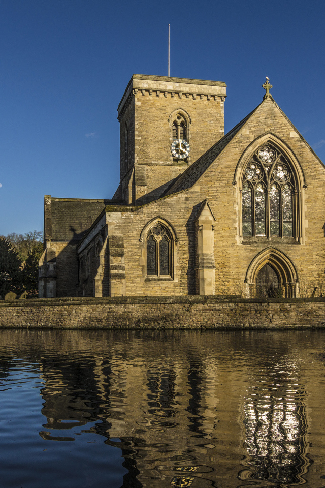 Церковь St Helen у воды город Уэлтон, Англия