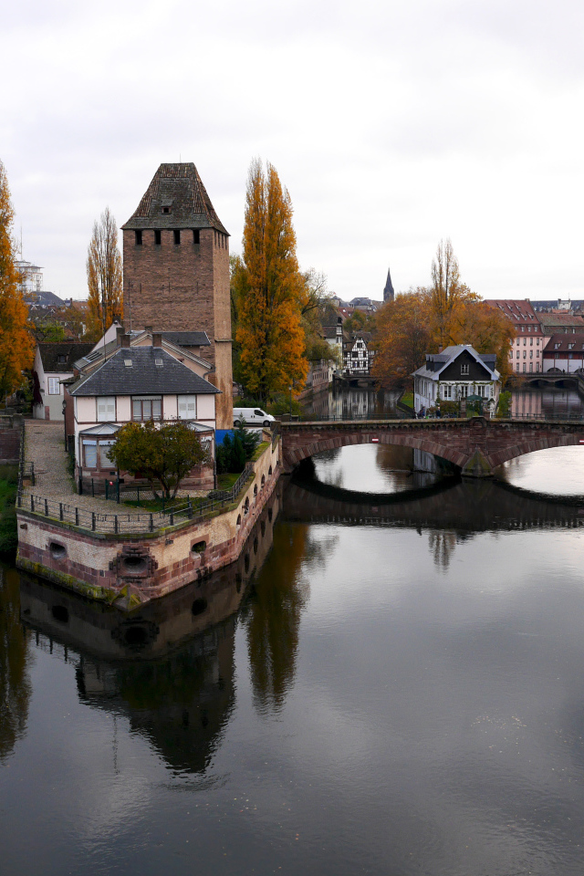 Вид на достопримечательность Страстбурга Ponts Couverts, Франция