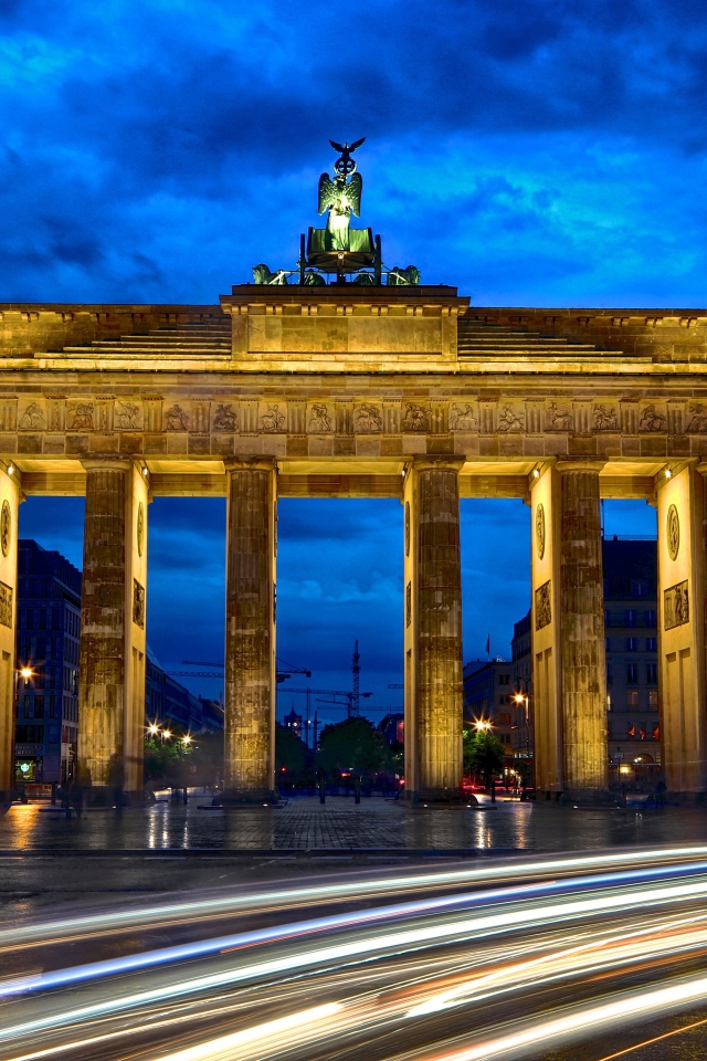 Архитектурный памятник Бранденбургские ворота, Берлин. Германия