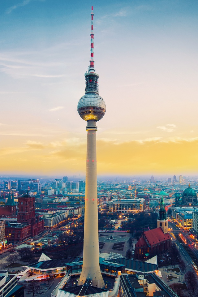 Берлинская телебашня Германия 