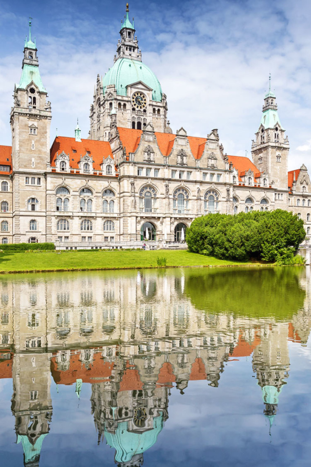 The Town Hall of New Town Hall is reflected in the water, Hannover, Germany
