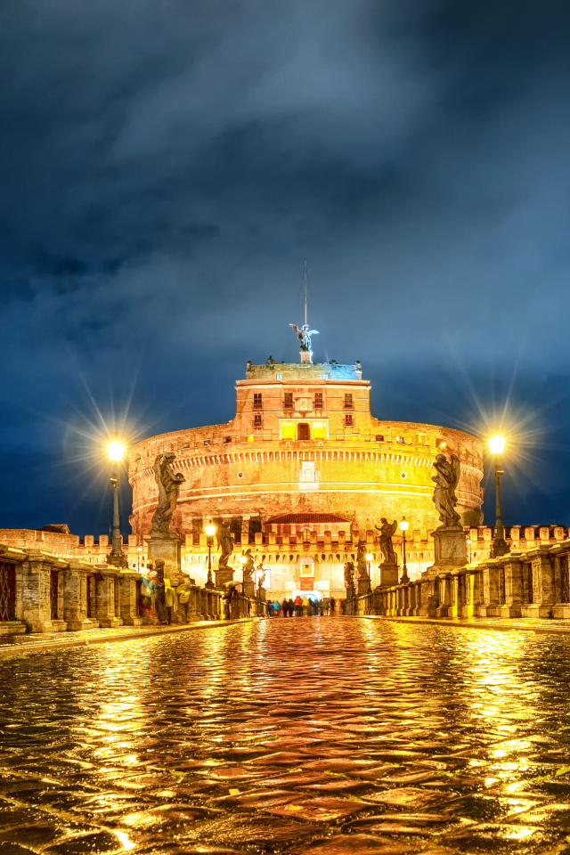 Красивый замок Святого Ангела вечером, Рим. Италия 