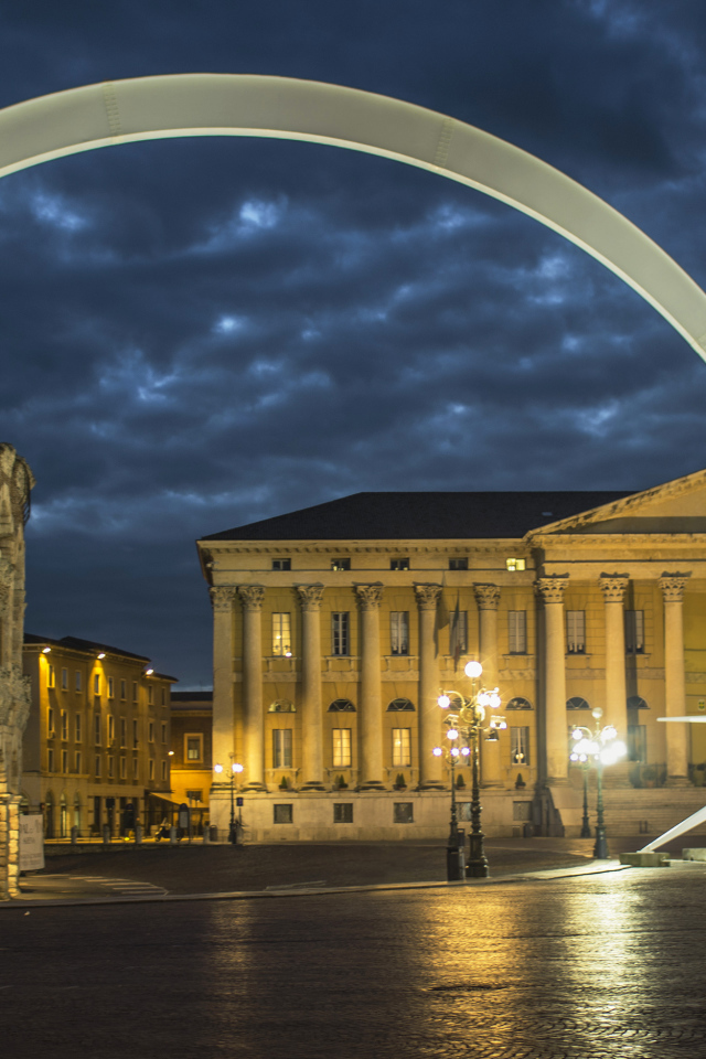 Ночная улица в Вероне, Италия