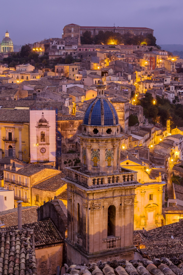 Панорама ночного города,  Сицилия,  Италия 