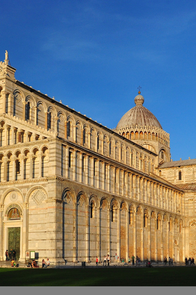 Храм у Пизанской башни, Пиза. Италия