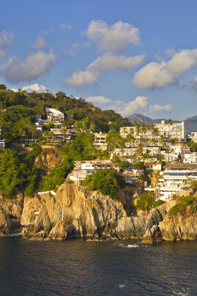 Дома на скале у побережья,  город Акапулько Мексика