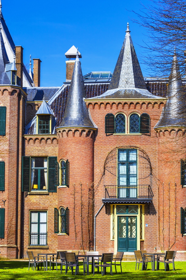 Замок Kasteel Keukenhof в Лиссе, Нидерланды 