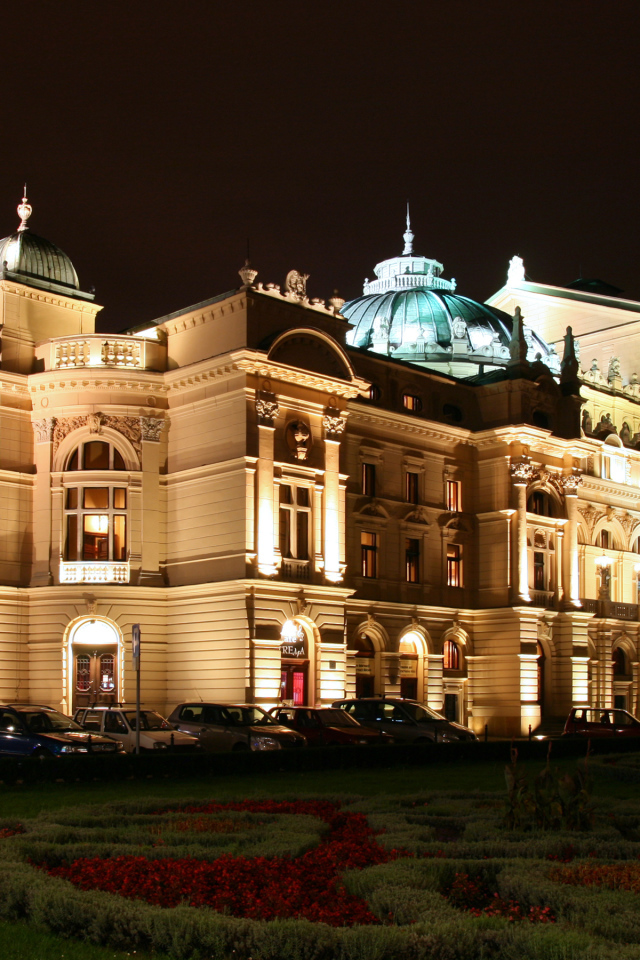 Театр имени Юлиуша Словацкого вечером, Краков. Польша