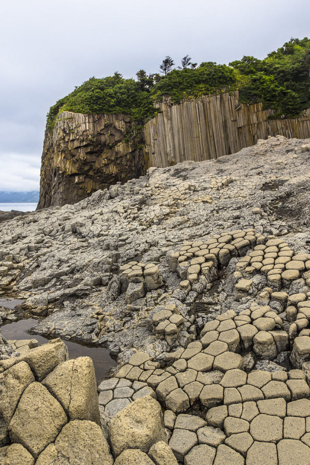 Брусчатка мыса Столбчатого, Курильские острова. Россия 