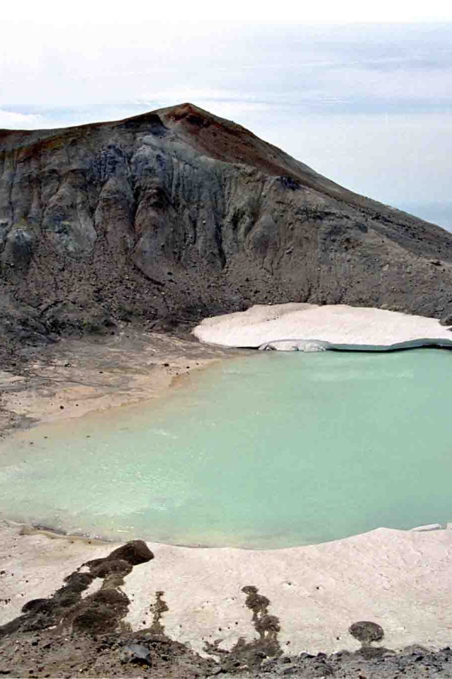 Вулкан Эбеко,  остров, Парамушир Большая Курильская гряда. Россия 