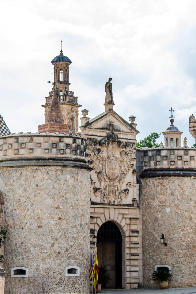 Старинный замок Бельвер город Пальма на острове Мальорка, Испания