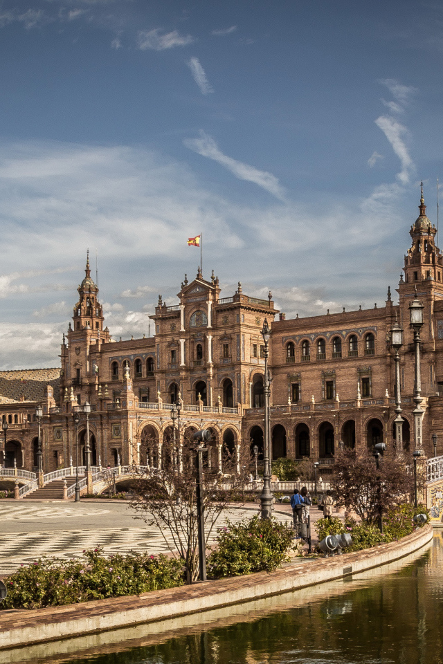 Дворец на центральной площади в городе Севилья,  Испания
