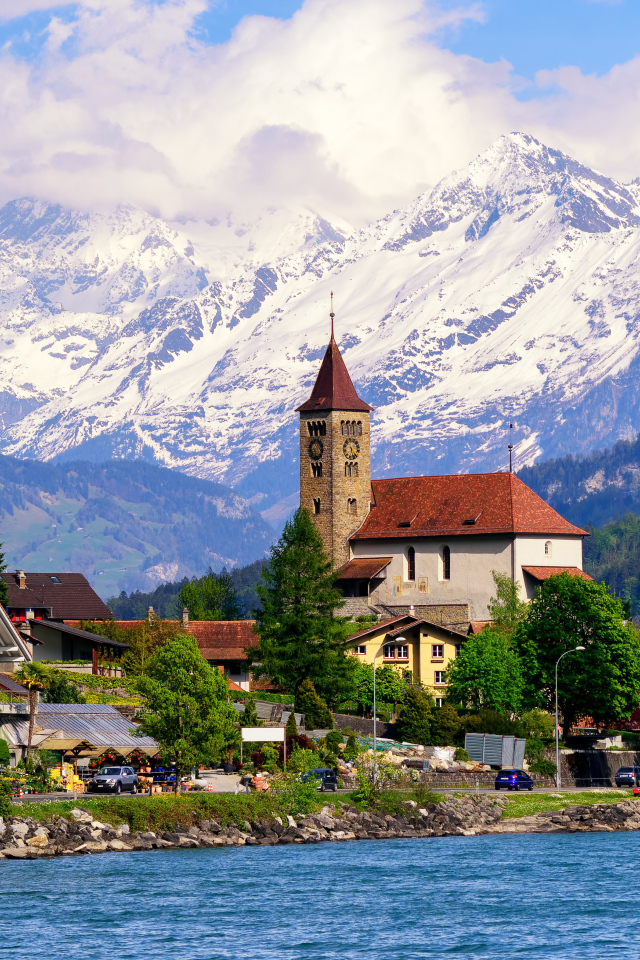 Красивые дома в Швейцарии у озера 