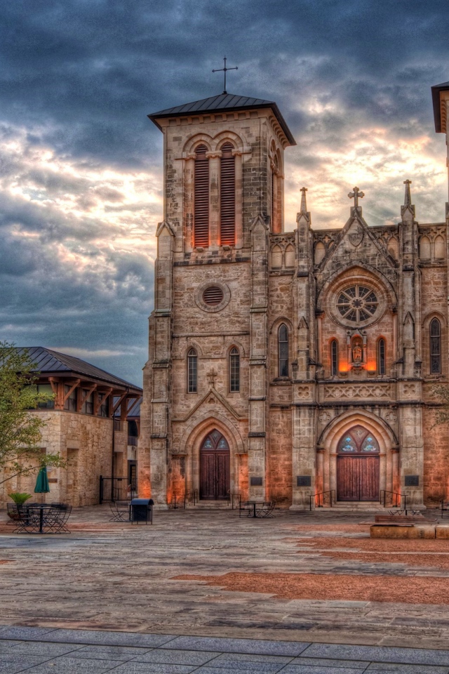 Собор Сан-Фернандо под красивым небом, город Сан - Антонио,  Техас. США