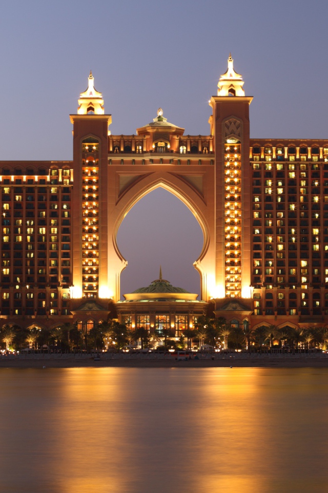 Отель Atlantis The Palm на берегу океана,  Дубай. ОАЭ 