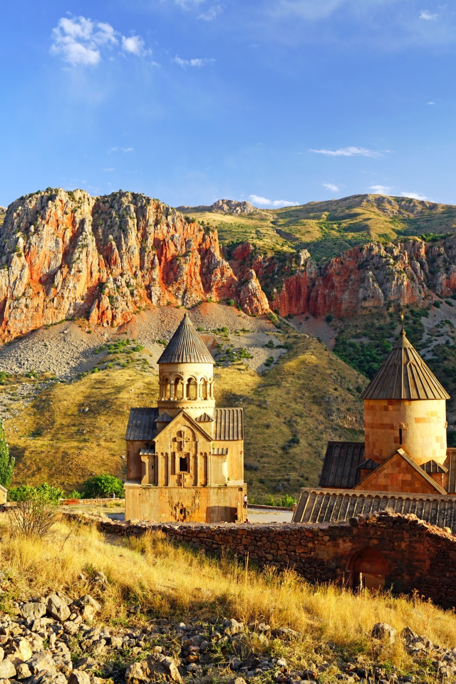 Старинная церковь в горах Нораванк, Армения