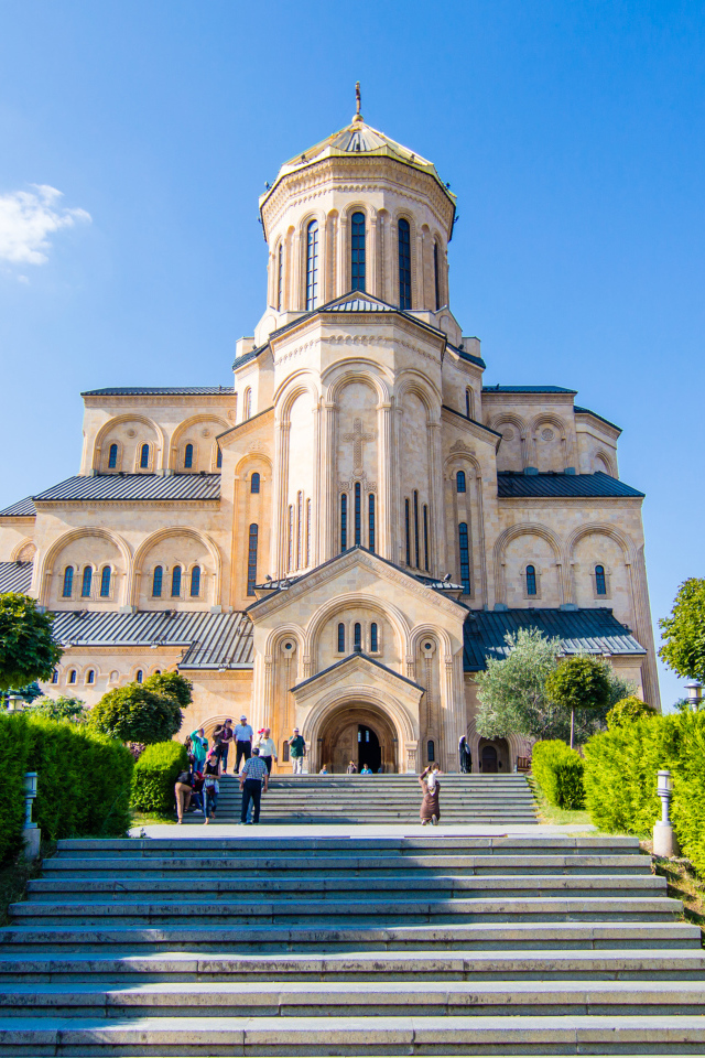 Церковь Цминда Самеба Тбилиси, Грузия 