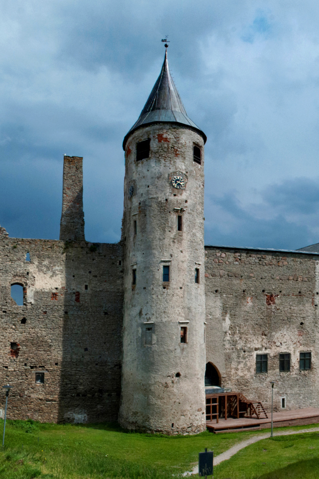 Руины старинного  Гапсальского замка, Эстония