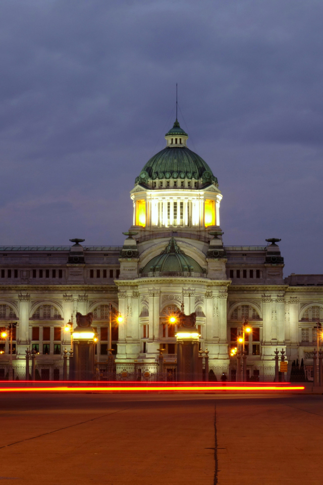 Здание Тронного зала Ананда-Самакхом, Тайланд 