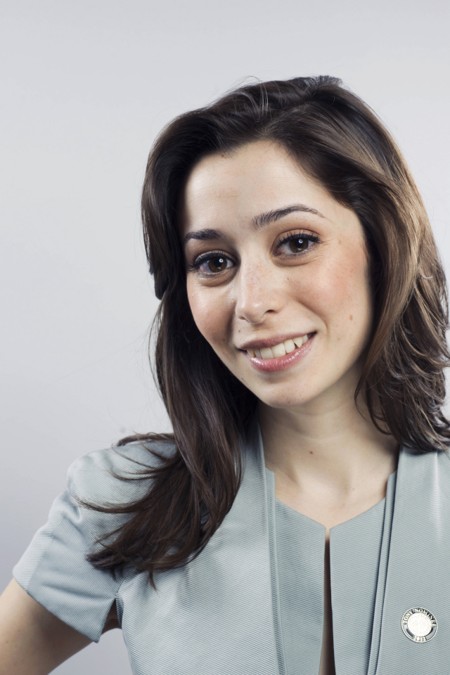 Актриса Кристин Милиоти фото на белом фоне