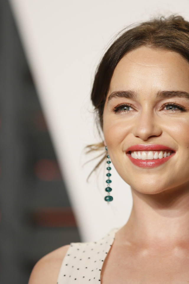 Актриса Эмилия Кларк с обворожительной улыбкой 