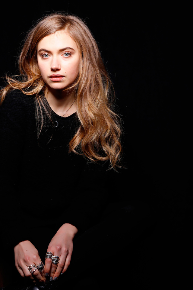 Актриса Имоджен Путс,  фото на черном фоне 