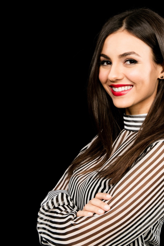 Актриса с красивой улыбкой Виктория Джастис 