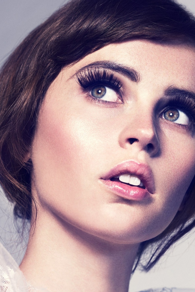 Актриса с выразительными глазами Фелисити Джонс 