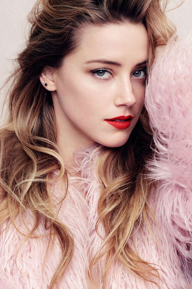 Американская актриса блондинка Эмбер Хёрд 