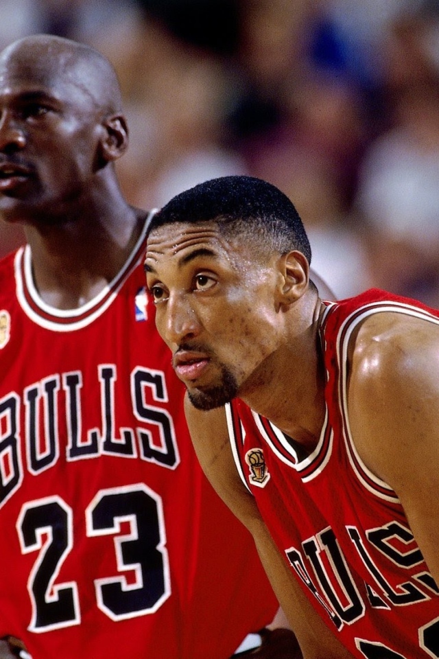 Баскетболисты Скотти Пиппен, Майкл Джордан, команда Чикаго Буллз, 