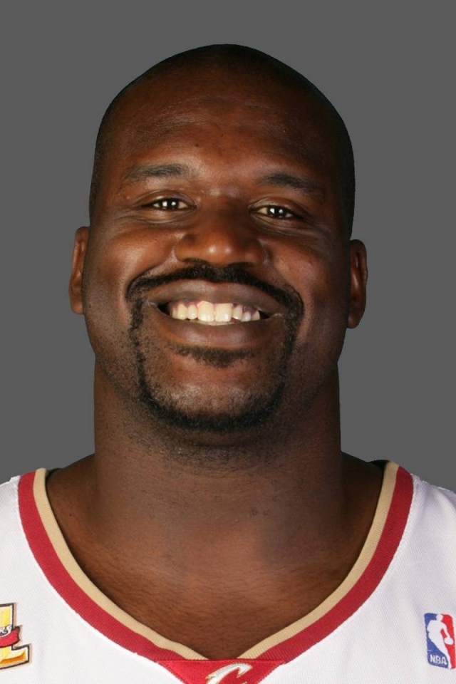 Basketball player Shaquille O'Neal smiles 