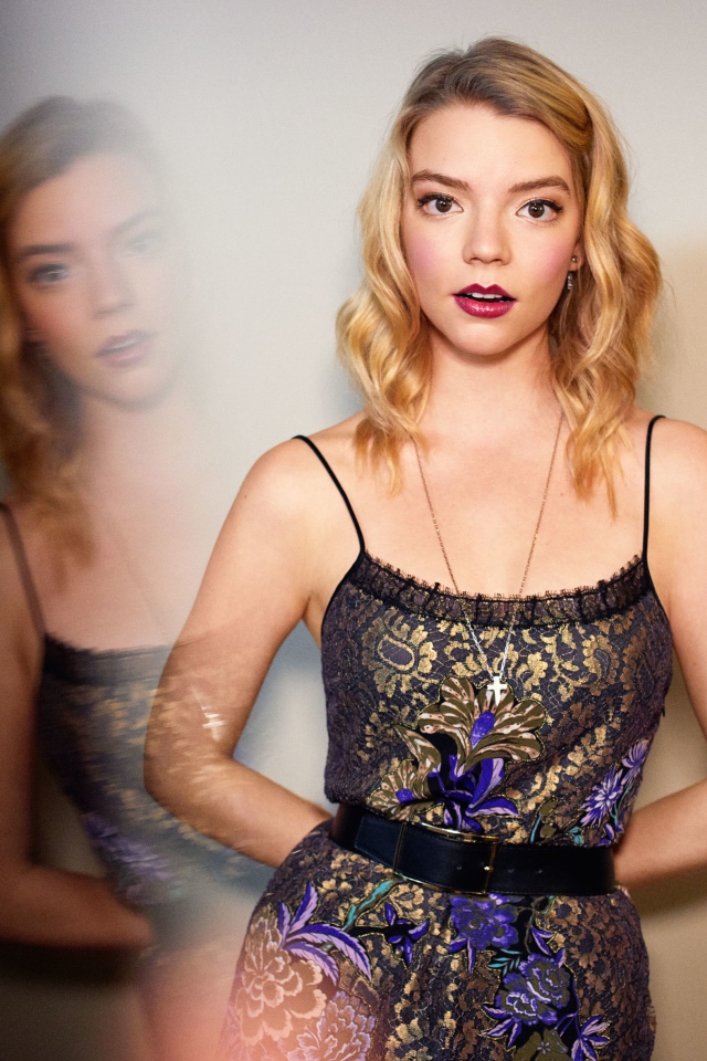 Красивая блондинка актриса  Аня Тейлор-Джой