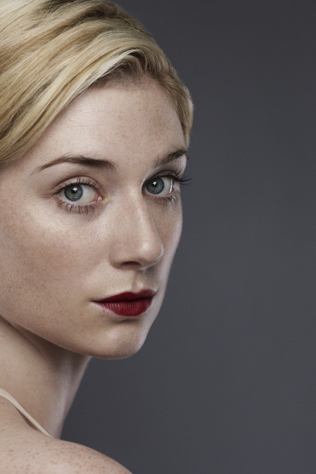 Красивая блондинка актриса Элизабет Дебики, фото на белом фоне