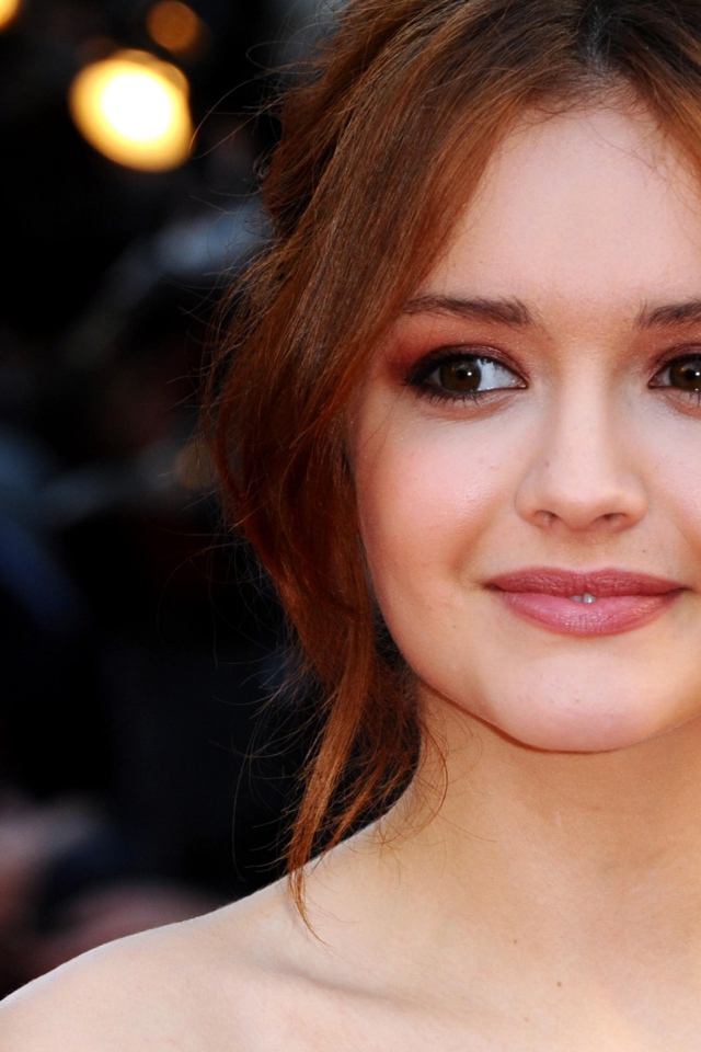 Красивая рыжеволосая актриса Оливия Кук