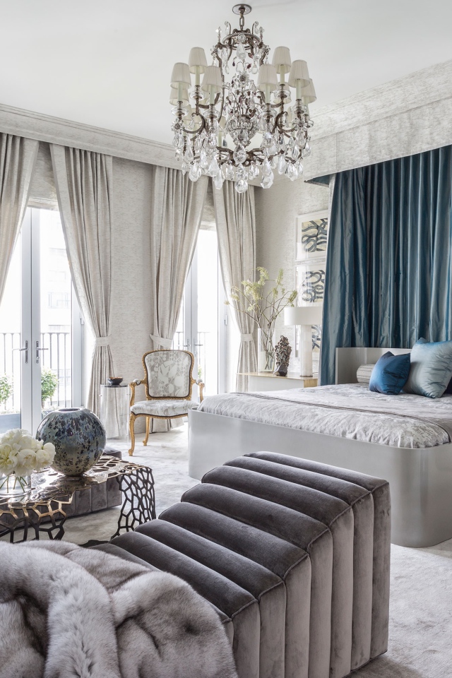 Спальня в голубых и серых нежных тонах 