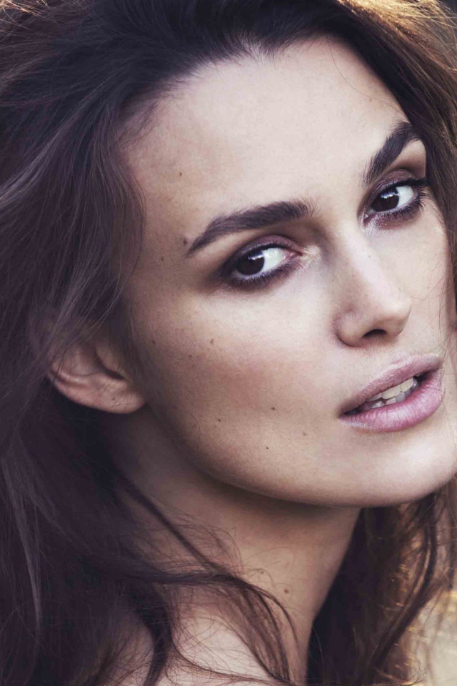 Кареглазая брюнетка актриса Кира Найтли