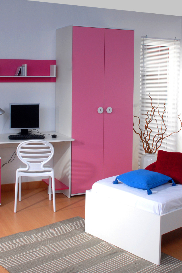 Детская спальная комната в нежном розовом цвете