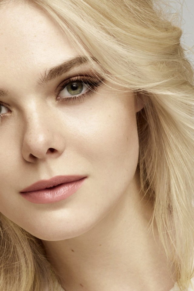 Нежная блондинка актриса Эль Фаннинг