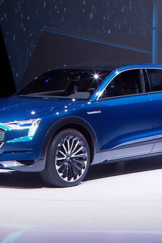 Электрокроссовер Audi Q6 E-tron модель 2018 года 