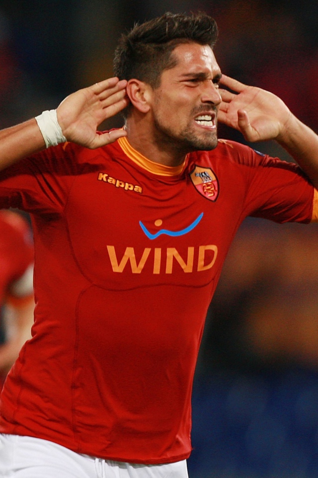 Футболист Марко Боррьелло на поле