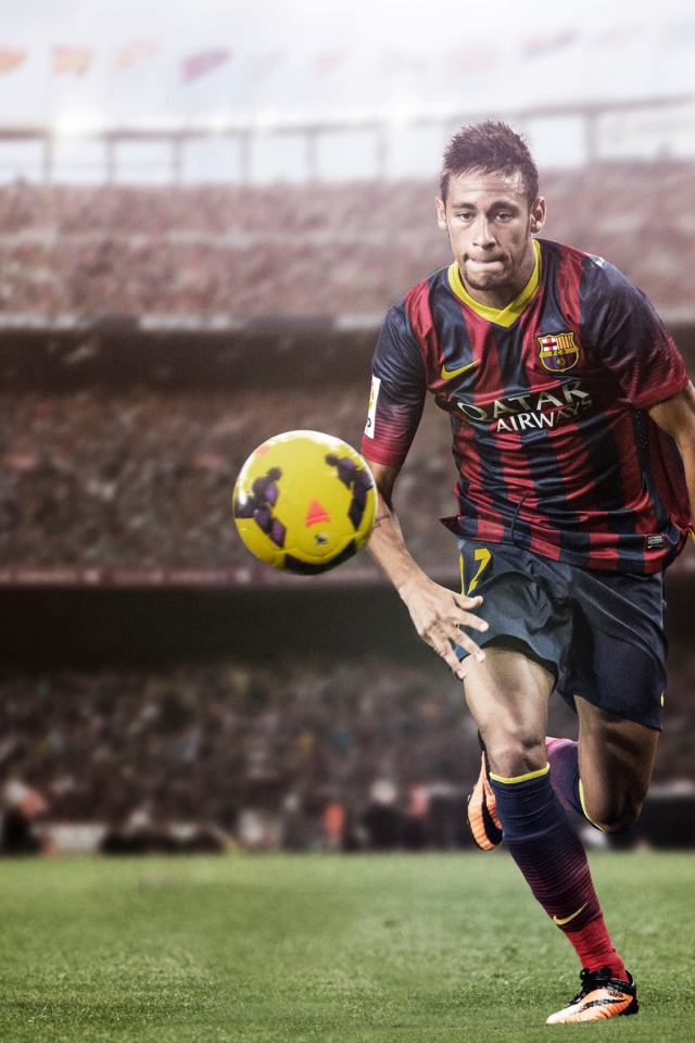 Футболист Неймар на футбольном поле с мячом