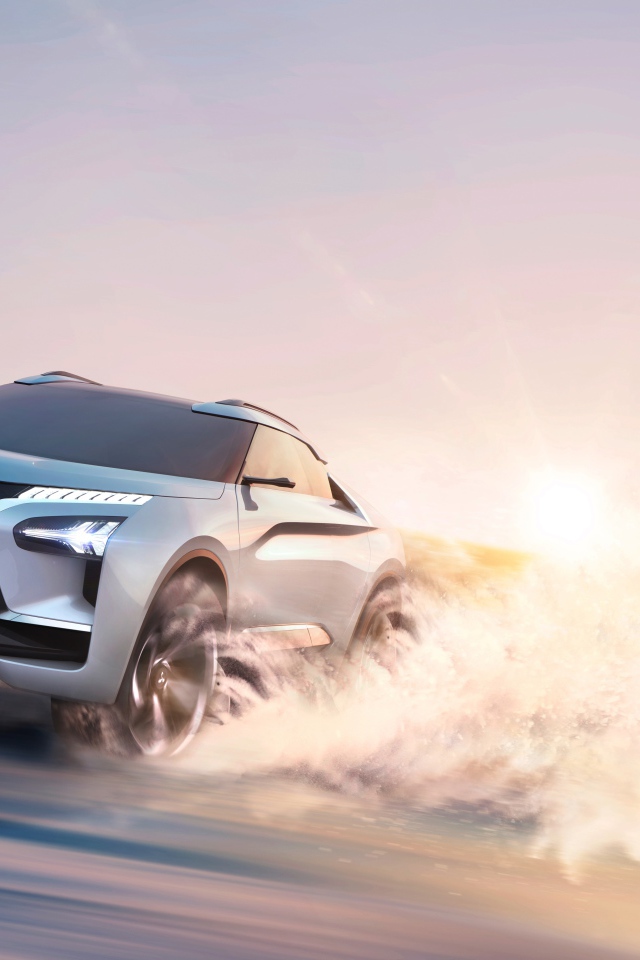 Электрический внедорожник Mitsubishi e-Evolution на крутом повороте