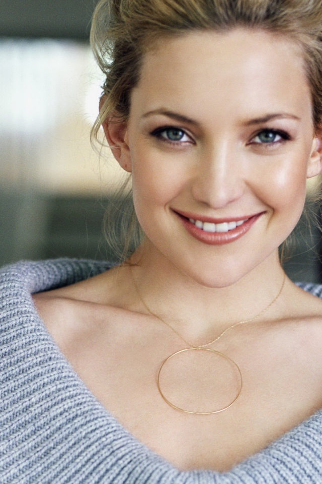 Популярная актриса Кейт Хадсон с красивой улыбкой