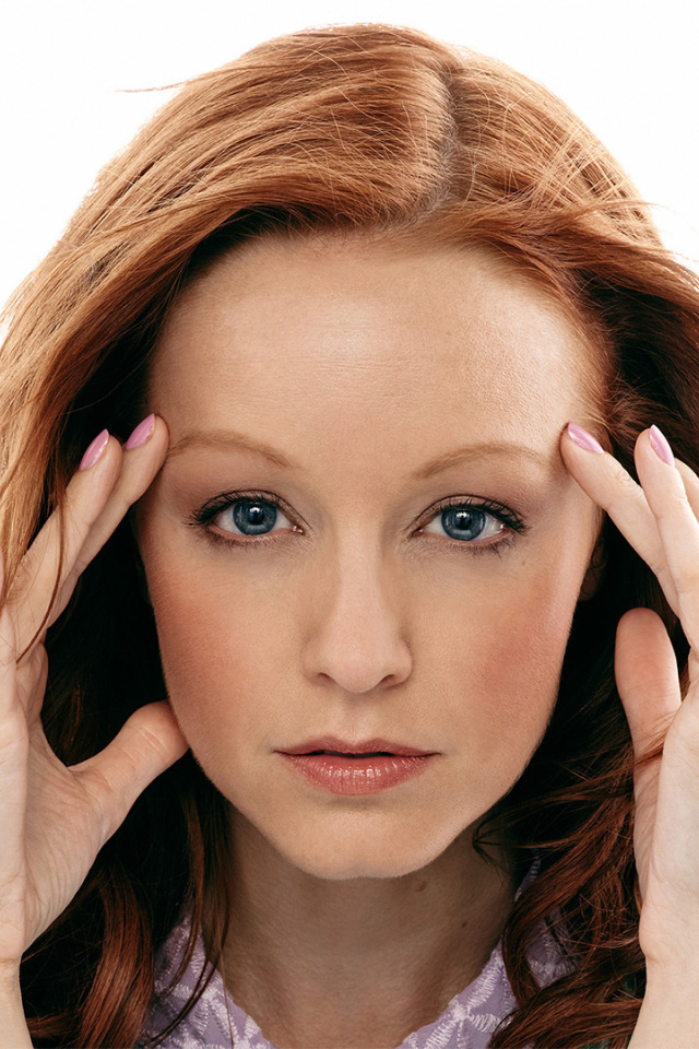 Рыжеволосая канадская актриса Линди Бут с голубыми глазами 