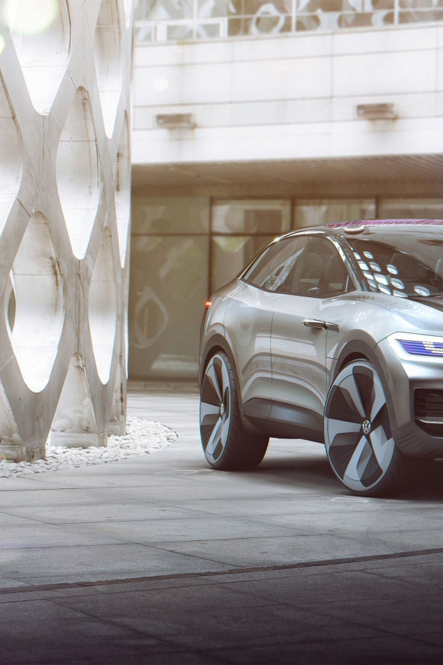 Серебристый электрический кроссовер Volkswagen I.D. Crozz, 2017