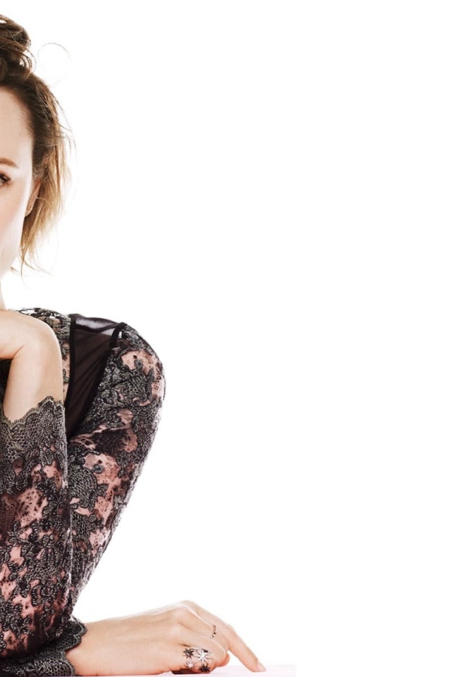 Стильная актриса Рэйчел Макадамс, фото на белом фоне 